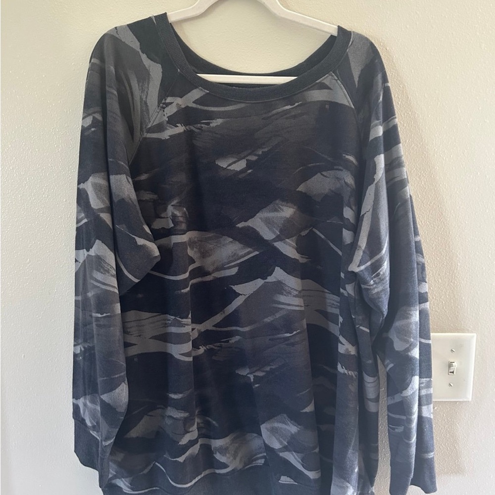 torrid Black & Dark Gray Camouflage Sweatshirt